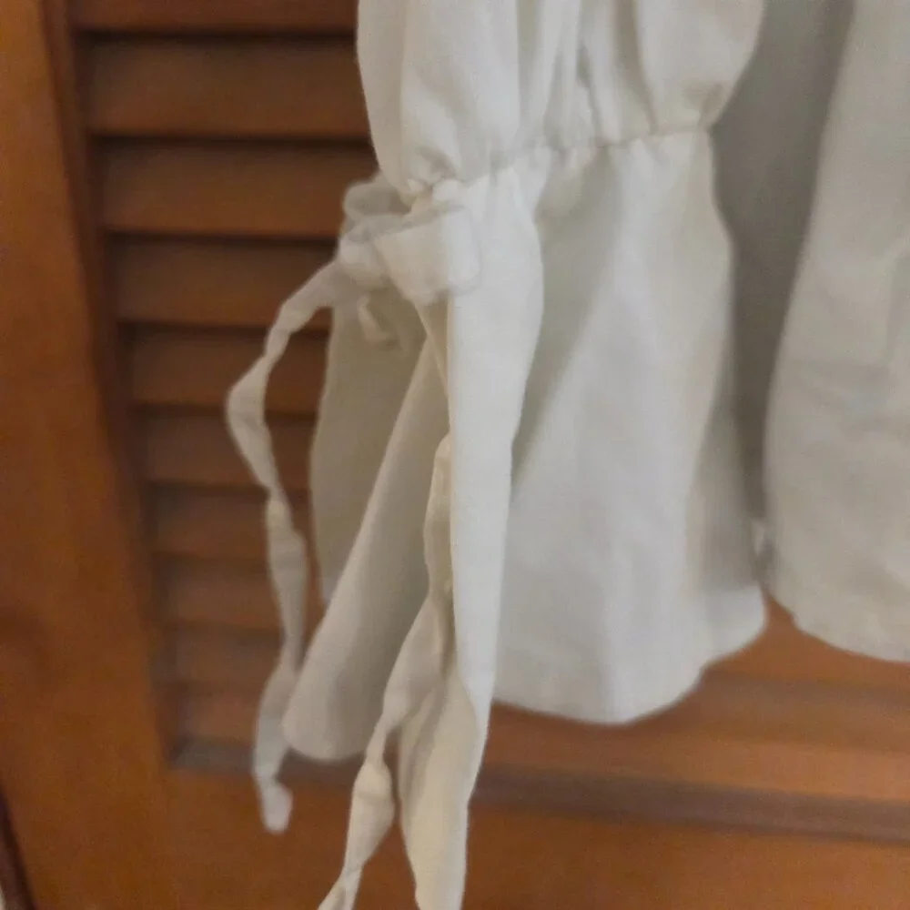 Ruffled hem button down blouse - Picture 2 of 3